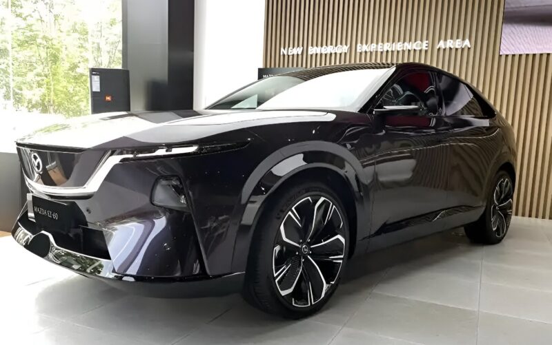 В Китае стартовали продажи электрического кроссовера Mazda EZ-60