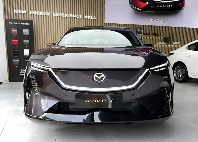 В Китае стартовали продажи электрического кроссовера Mazda EZ-60