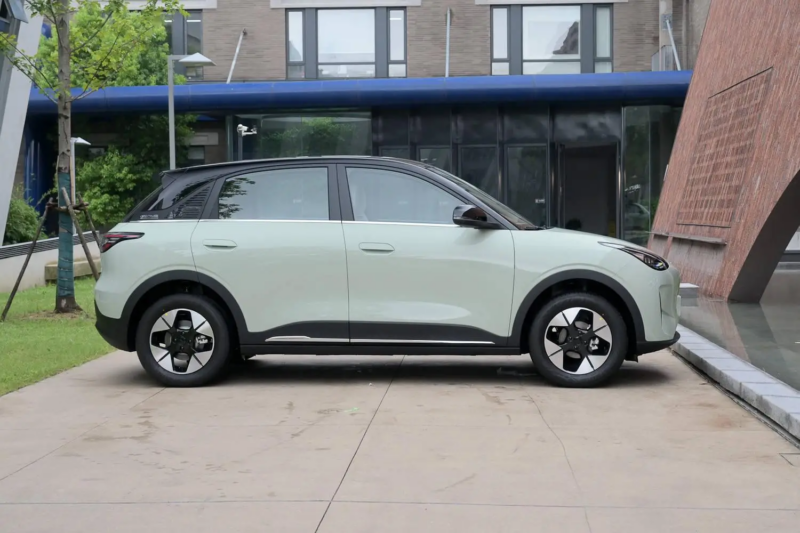 В Китае Geely Geometry Xingyuan, конкурент BYD Seagull, достиг отметки в 200 000 единиц