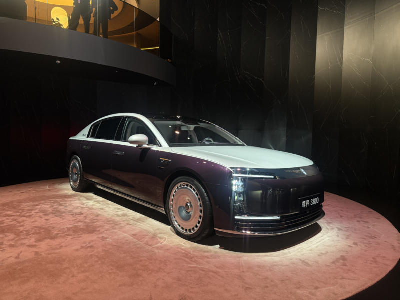 В Китае на автосалоне Greater Bay Auto Show 2025, представлены Xiaomi YU7, Maextro S800 и Yangwang U8L