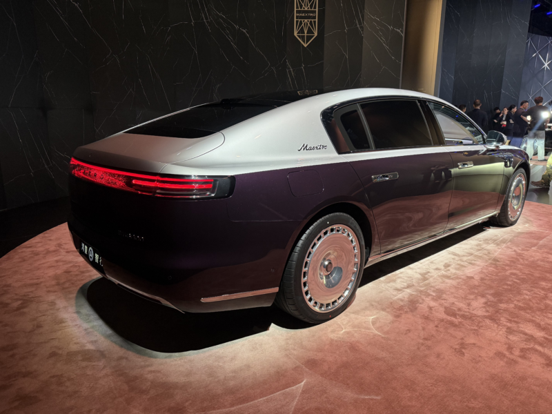 В Китае на автосалоне Greater Bay Auto Show 2025, представлены Xiaomi YU7, Maextro S800 и Yangwang U8L