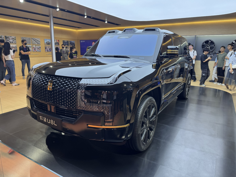 В Китае на автосалоне Greater Bay Auto Show 2025, представлены Xiaomi YU7, Maextro S800 и Yangwang U8L