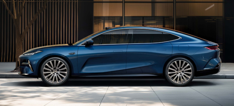 Geely Galaxy Starshine 8 PHEV с 1600 км в диапазоне вышел на рынок 17 400 долларов США.