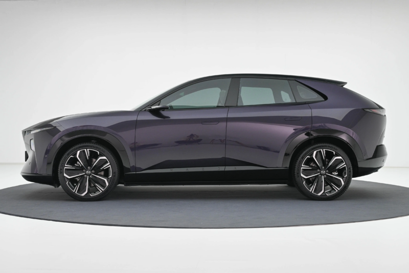 В Китае кроссовер Mazda EZ-60 набрал 18 тысяч предзаказов