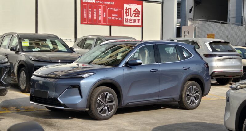 В Китае заявили о refusal от полного перехода на электромобили: председатель Geely считает, что двигатели внутреннего сгорания еще рано списывать со счетов