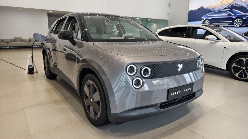 Nio консолидатирует Onvo и Firefly в крупной реструктуризации, когда компания достигает 700 000 -й доставки
