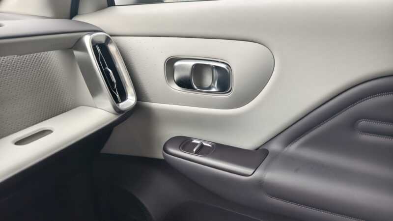 В Китае представлен электромобиль Leapmotor B10: сможет ли бюджетный автомобиль затмить премиальных конкурентов?