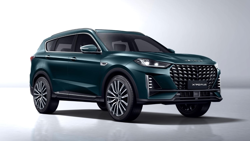 Jetour X70 Plus Crossover в новой выборе Arctic Green Выбор на стороне