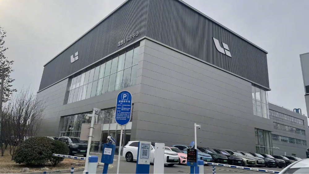 дилерский центр li auto в китае автосалон