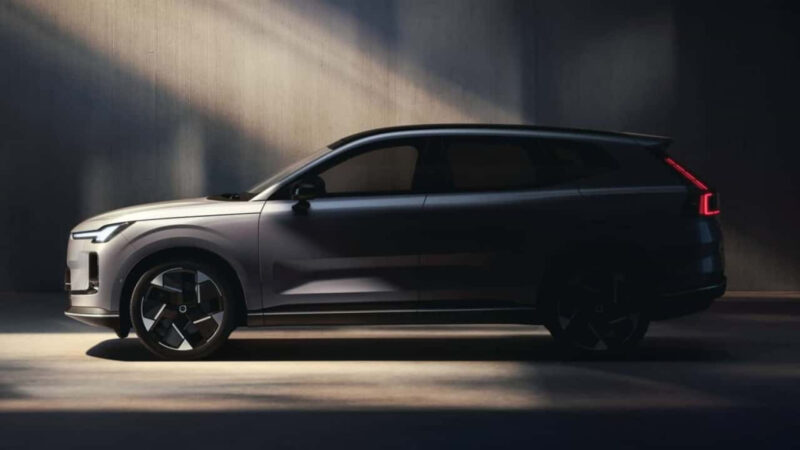 В Китае представлена Volvo XC70 с батареей емкостью 39,6 кВтч