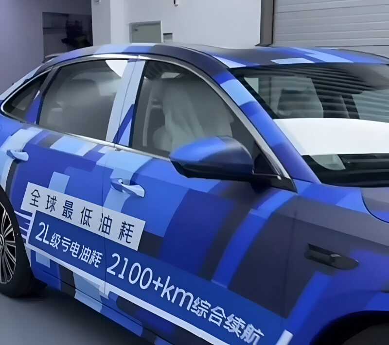 В Китае рассекречен гибридный седан Geely с запасом хода 2100 км