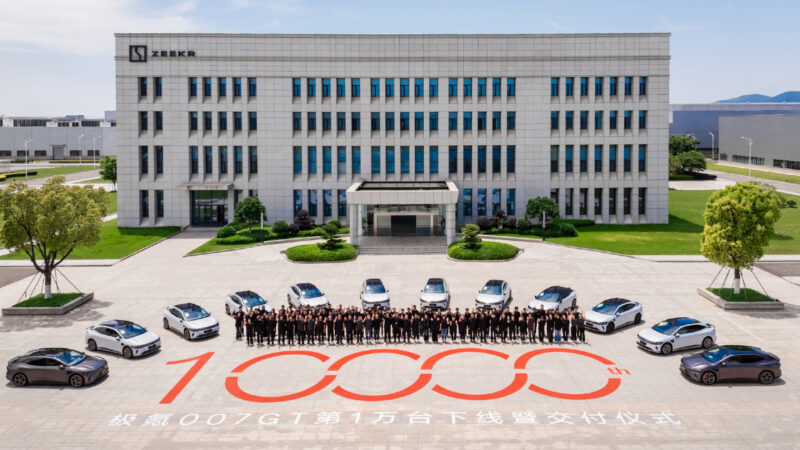 В Китае с конвейера сошел 10-тысячный Zeekr 007 GT в кузове универсал