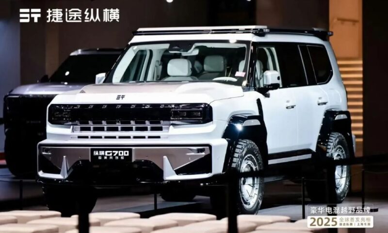 В Китае готовится к выходу внедорожный кроссовер Jetour Zongheng G700 с гибридной силовой установкой и возможностью выхода на воду