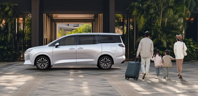 В Китае представлен MPV Wuling Xingguang 730 в версиях BEV, ICE и PHEV