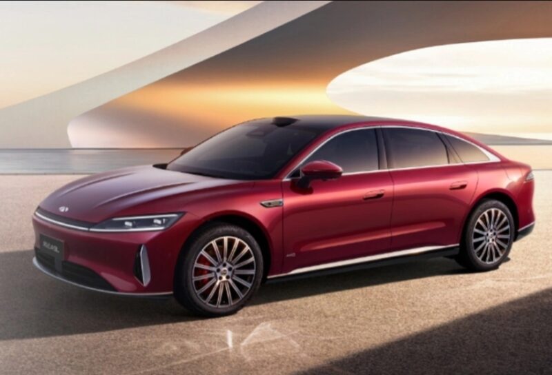 В Китае стартовал предзаказ на Chery Fulwin A9L PHEV с запасом хода 2000 км по цене 22 300 долларов США