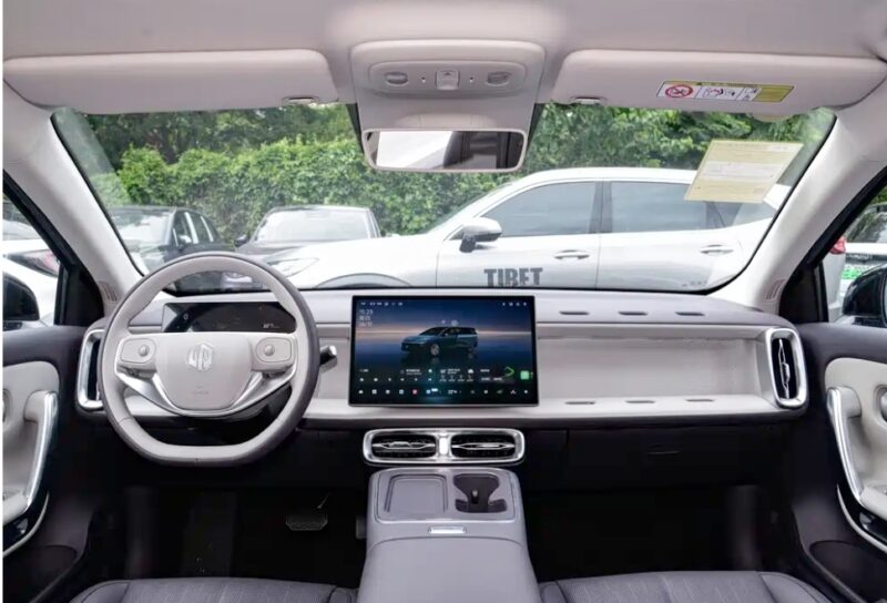 В Китае начались предпродажи электрседана Leapmotor B01 по цене от 14 760 долларов США.