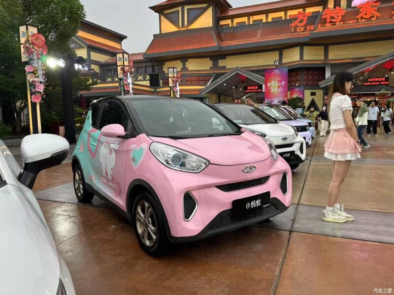В Китае стартовали продажи электромобиля Chery QQ Domi с запасом хода 405 км, стоимостью от 8 300 долларов США.