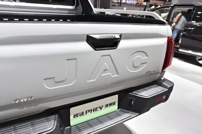 В Китае состоялась глобальная премьера австралийской версии JAC Hunter PHEV на автосалоне Greater Bay Auto Show 2025 года