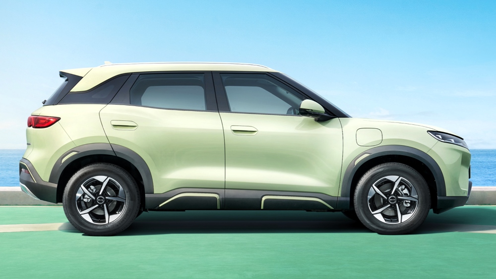 byd yuan up кроссовер сбоку зеленый казахстан