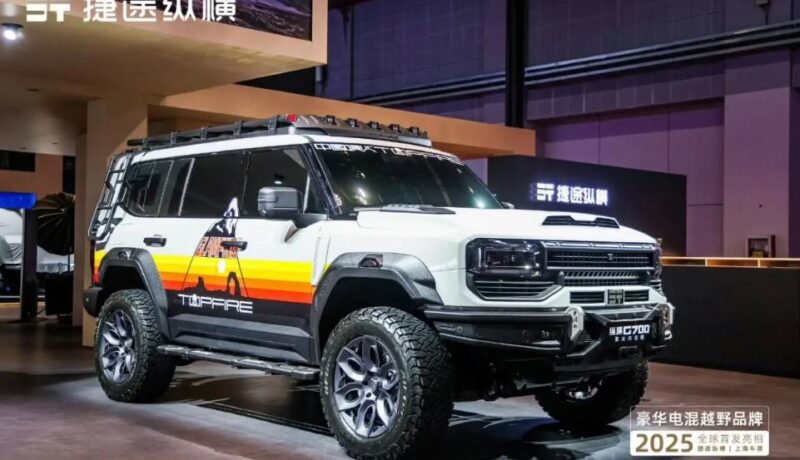 В Китае готовится к выходу внедорожный кроссовер Jetour Zongheng G700 с гибридной силовой установкой и возможностью выхода на воду