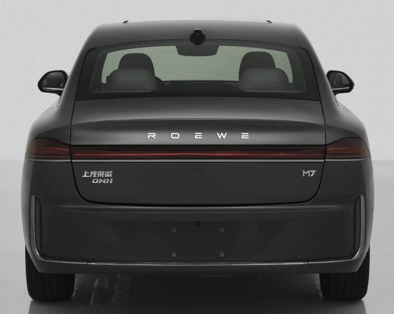 В Китае рассекретили седан Roewe M7 DMH, разработанный бывшим главой дизайна Rolls-Royce