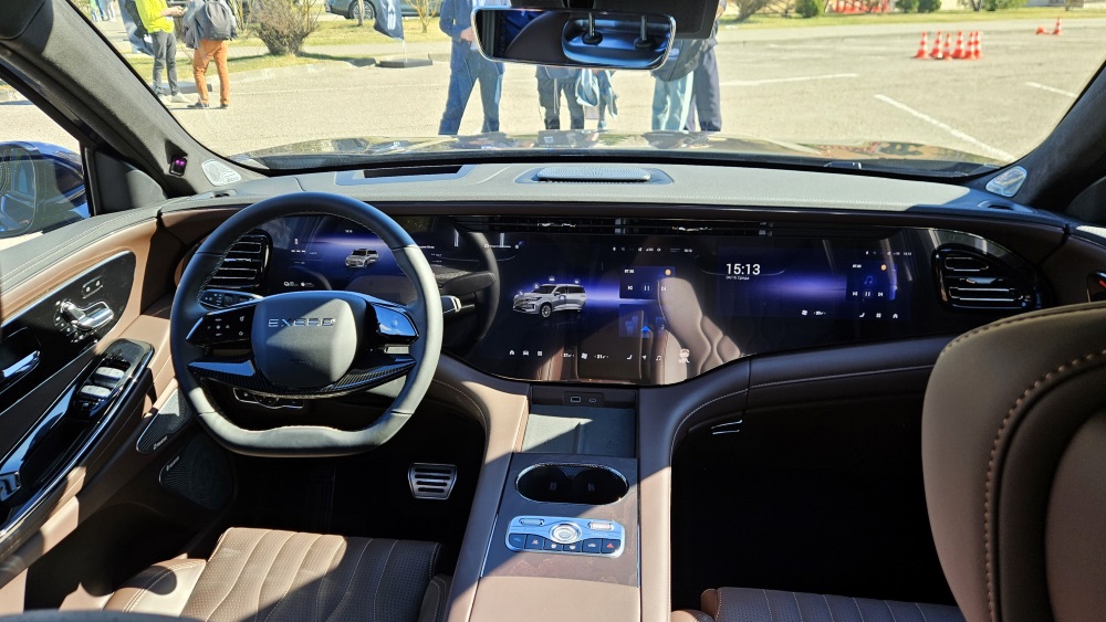 гибридный кроссовер Exeed VX интерьер