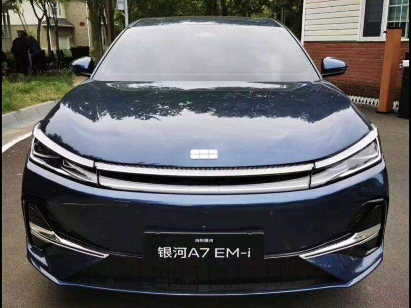 В Китае 19 июня дебютирует Geely Galaxy A7 EM-i с новой гибридной системой Leishen EM-i и запасом хода 2100 км