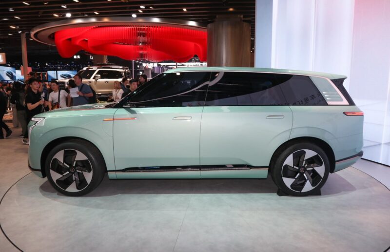 В Китае представлена предсерийная версия Hongqi HS9 PHEV на научно-исследовательском объекте