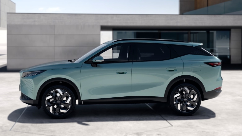 Omoda C7 сбоку кроссовер