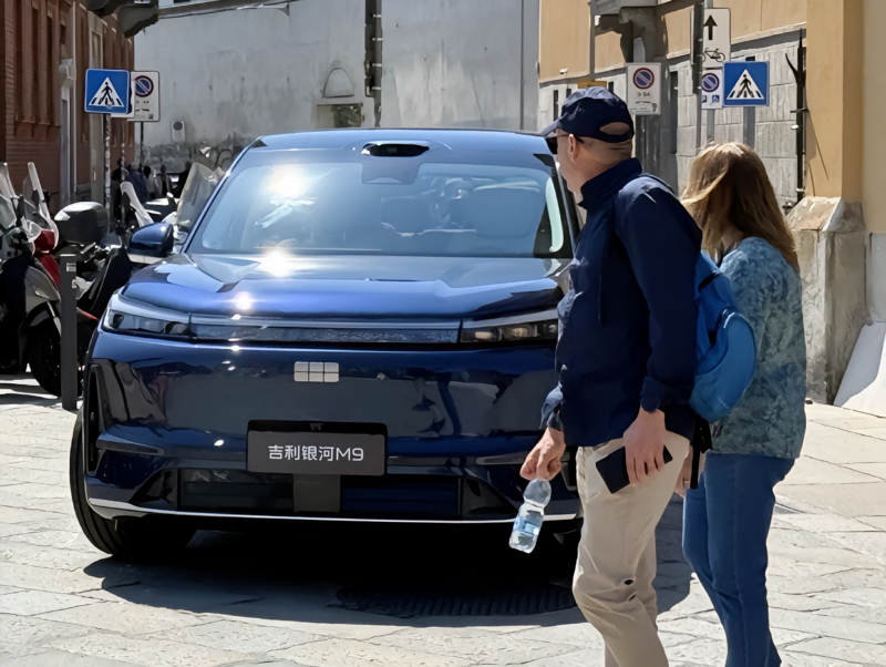 В Китае представили шестиместный внедорожник Geely с запасом хода 1500 км