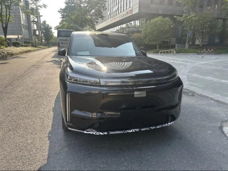 В Китае представили шестиместный внедорожник Geely с запасом хода 1500 км