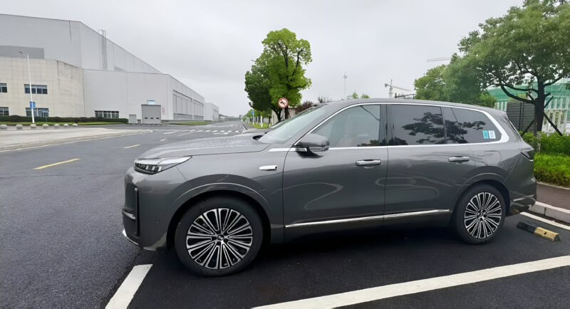 В Китае представили шестиместный внедорожник Geely с запасом хода 1500 км