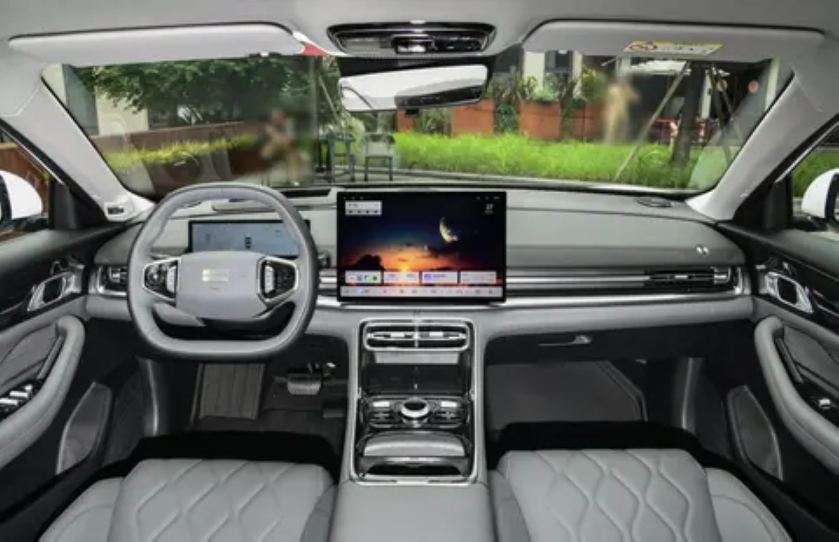 В Китае официально дебютирует Geely Galaxy A7 с "EM AI Super Hybrid 2.0" и запасом хода более 2100 км.