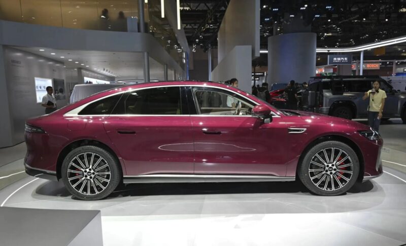 В Китае стартуют предпродажи Chery Fulwin A9L с запасом хода 2000 км в преддверии глобального запуска 25 июня