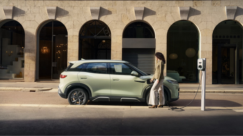 byd yuan up atto 2 сбоку зеленый кроссовер батарея зарядка электромобиль