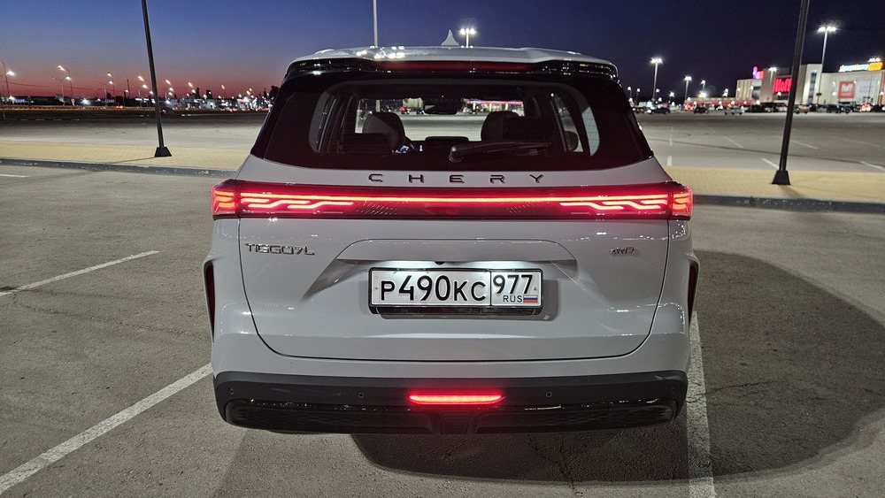 Chery Tiggo 7L сзади тест вечерний свет фонари