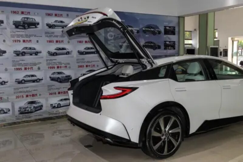 В Китае стартовали продажи электрического купе-кроссовера Toyota bZ5 с батареей BYD Blade по цене от 18 000 долларов США
