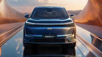 В России дебютировал новый флагманский кроссовер Geely. В России дебютировал новый флагманский кроссовер Geely.