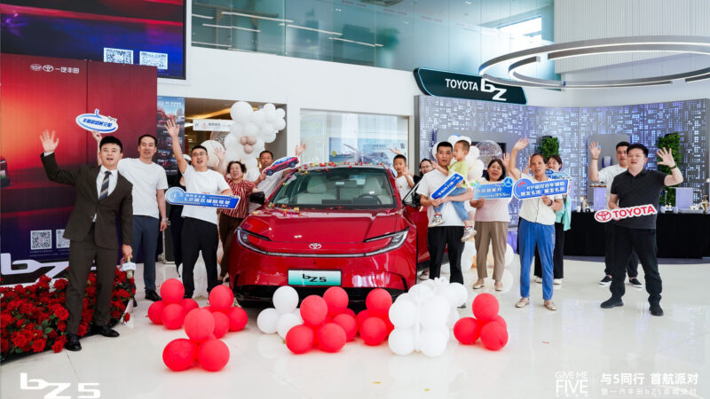В Китае стартовали поставки купе-кроссовера Toyota bZ5 с батареей BYD