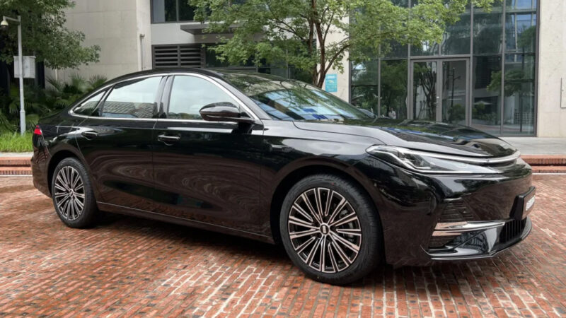 В Китае седан Geely Galaxy A7 PHEV появился у дилеров до официального запуска
