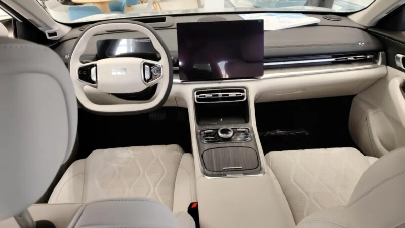 В Китае седан Geely Galaxy A7 PHEV появился у дилеров до официального запуска
