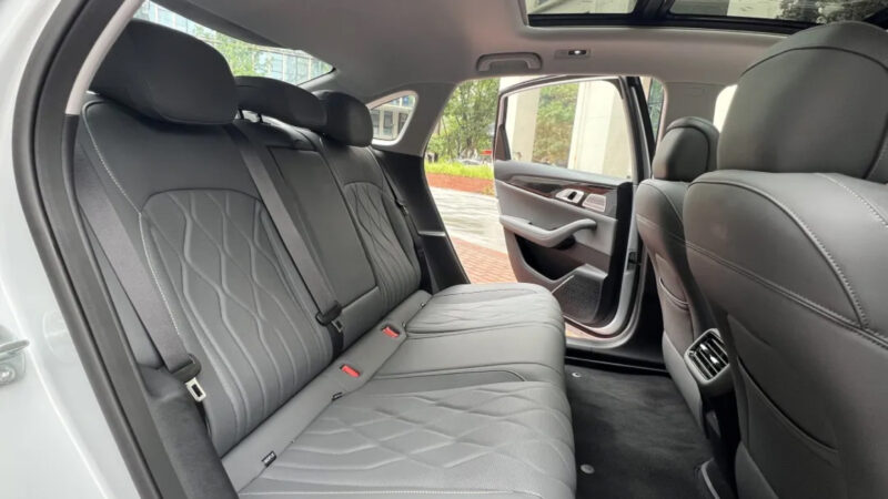 В Китае седан Geely Galaxy A7 PHEV появился у дилеров до официального запуска