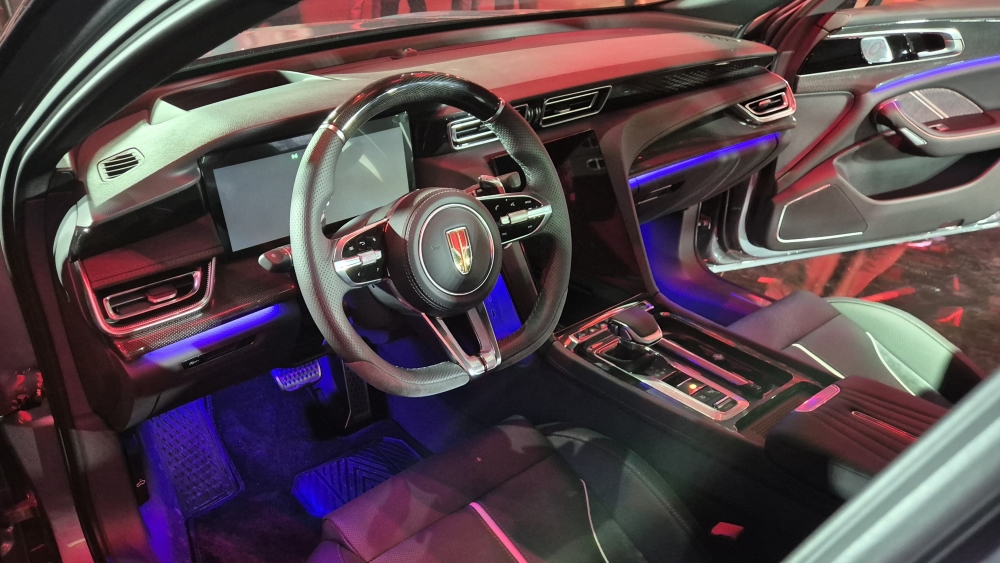 Лифтбек Hongqi H6 в России салон интерьер