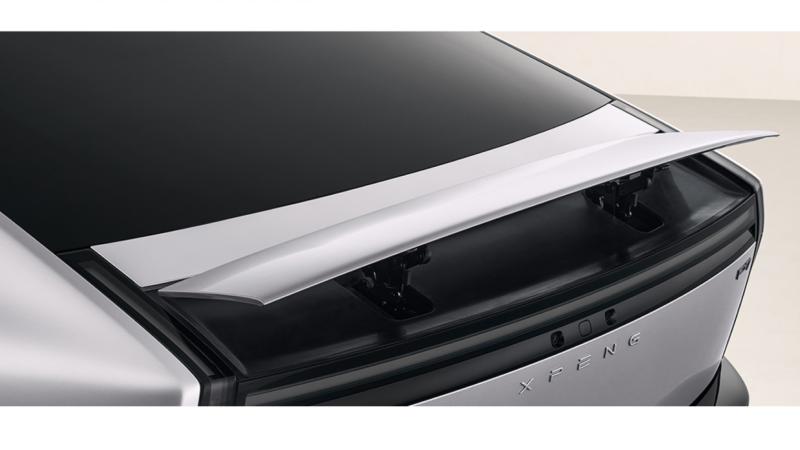 В Китае рассекречен интерьер нового Xpeng P7 с запасом хода до 820 км