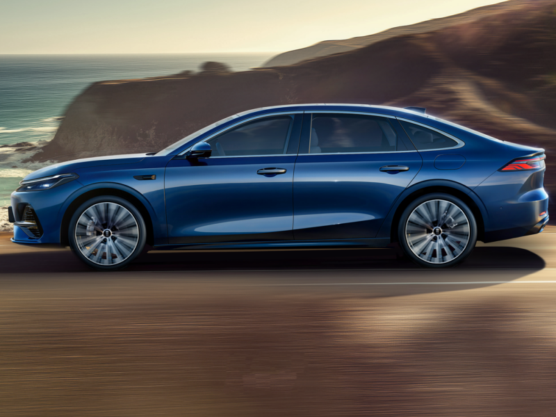 В Китае представлен Geely Galaxy A7 EM-i PHEV - гибридный автомобиль, который может появиться на рынке в четвертом квартале.