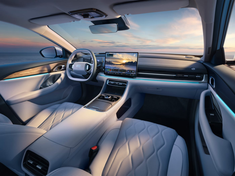 В Китае представлен Geely Galaxy A7 EM-i PHEV - гибридный автомобиль, который может появиться на рынке в четвертом квартале.