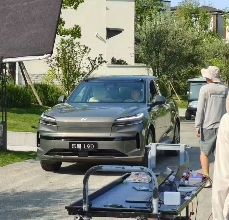 В Китае ожидается появление 900V архитектуры мощностью 598 л.с. в третьем квартале