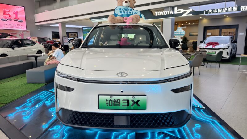 В Китае представили электрокроссовер Aion V с улучшениями от Toyota