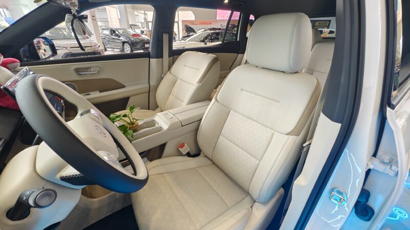 В Китае представили электрокроссовер Aion V с улучшениями от Toyota