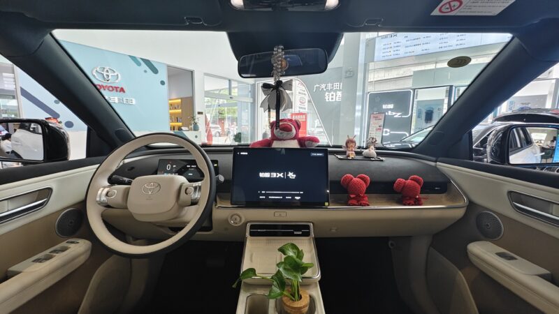 В Китае представили электрокроссовер Aion V с улучшениями от Toyota